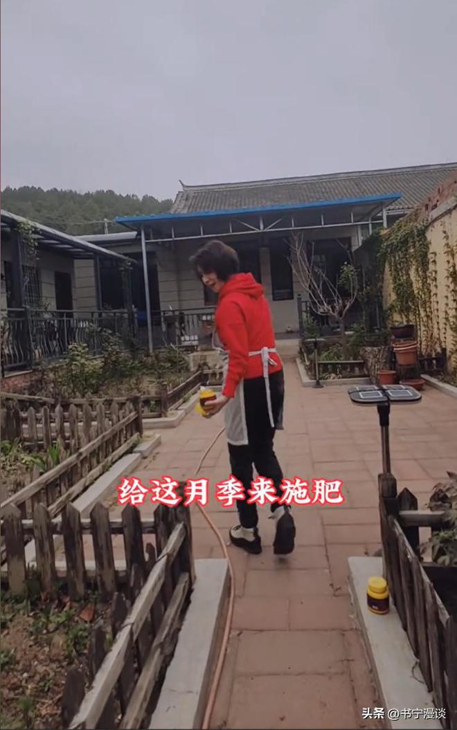 和二婚丈夫住农村平房院子大得能跑步凯发k8入口64岁徐俐晒北京小院(图7)